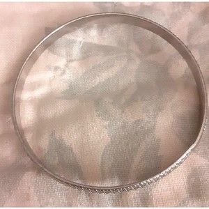 Single silver tone braided design sliim bangle bracelet